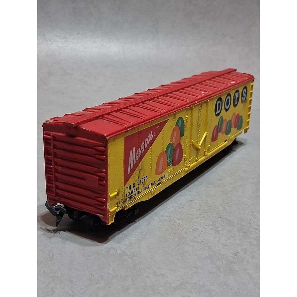 Trix Dots Advertising HO Box Car Tootsie Roll Industries Painted Plastic 91576